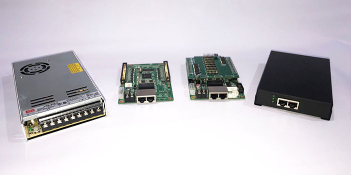 Paisaje Natural con Montañas y Lago