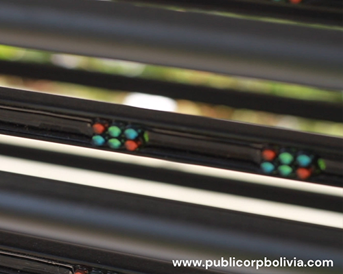 La pantalla LED de video mas grande de Bolivia es de 680 metros cuadrados de la marca Daktronics instalada en el ventanal de 19 pisos Centro de comunicaciones en la ciudad de La Paz